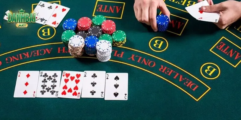 Trò chơi Poker phổ biến ở cả sòng bạc và nền tảng trực tuyến